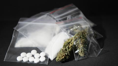 Abbildung von verschiedenen Drogen