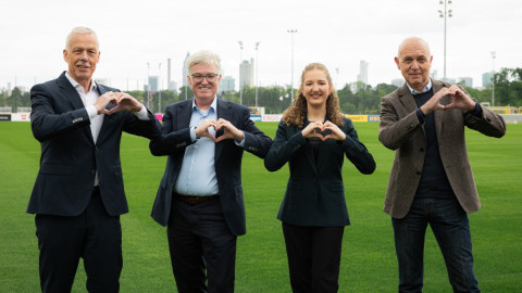  Prof. Dr. Thomas Voigtländer, Pierre-Enric Steiger, Noemi Steiger und Bernd Neuendorf